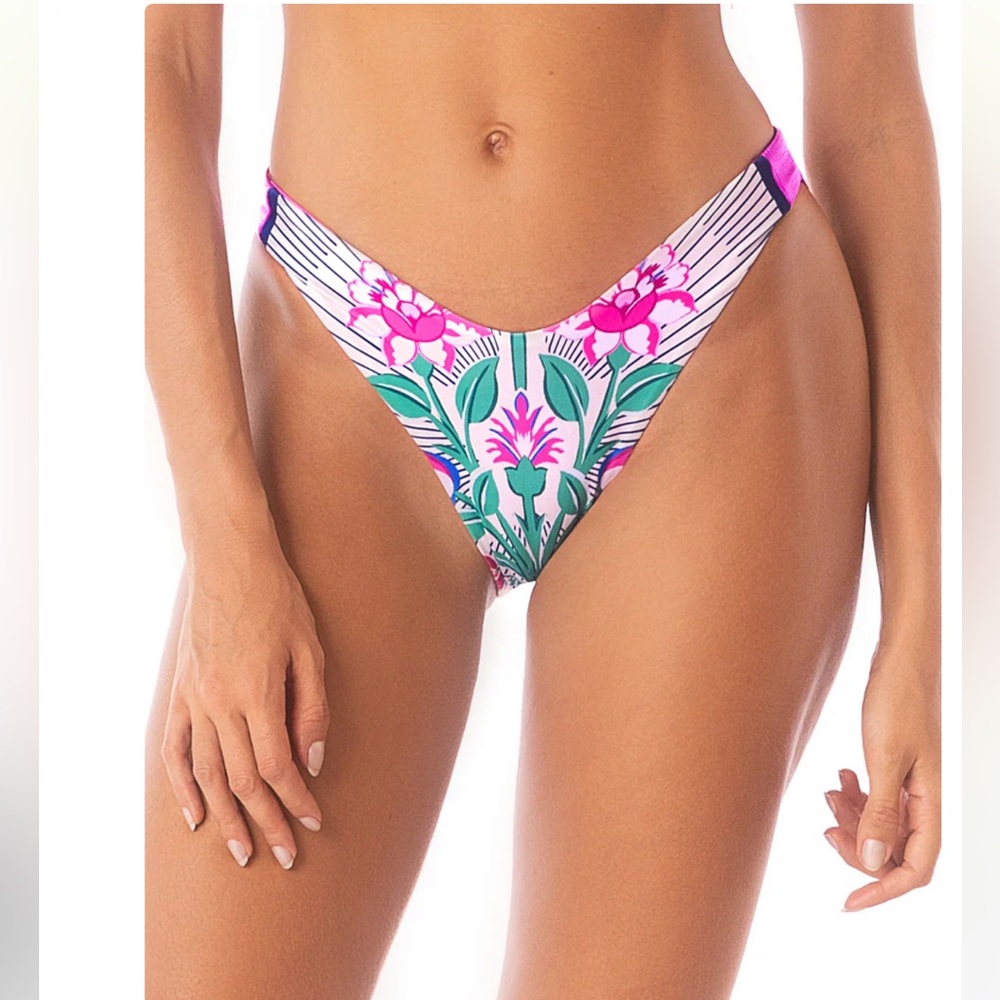 NWT Maaji Cerise Bouquet Splendour Regular Rise Thin Side Bikini Bottom